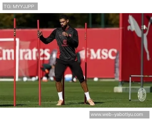 奇克回归米兰合练埃斯图皮尼安缺席对阵亚特兰大 奇克回归米兰合练埃斯图皮尼安缺席对阵亚特兰大