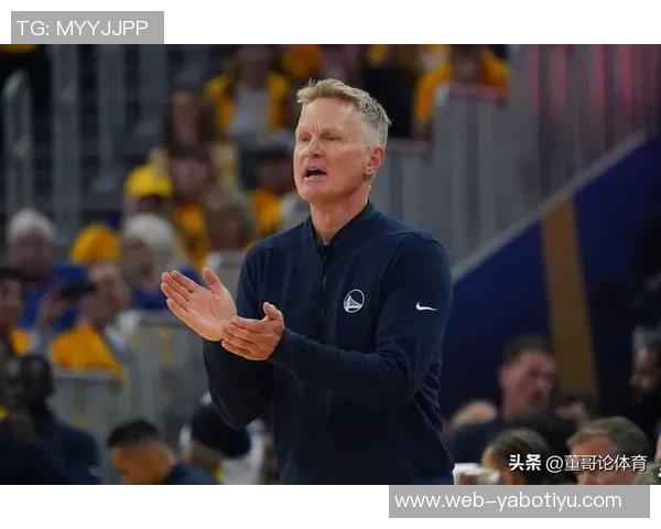 库里谈无球掩护的重要性以提升科尔进攻体系的效率与团队配合 库里谈无球掩护的重要性以提升科尔进攻体系的效率与团队配合