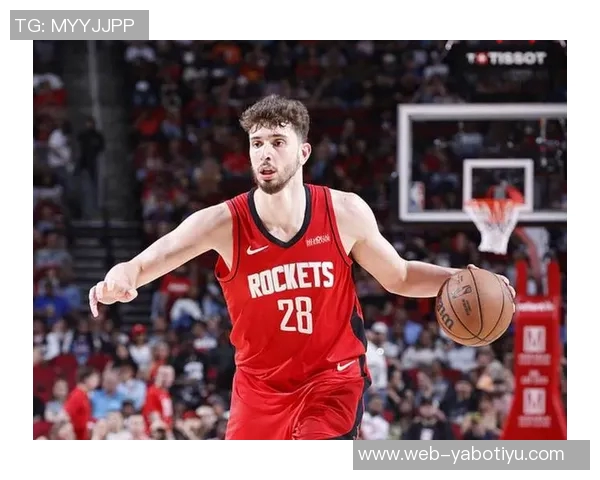 火箭队训练气氛愉快亚当斯谢泼德申京笑容满面展现团队精神