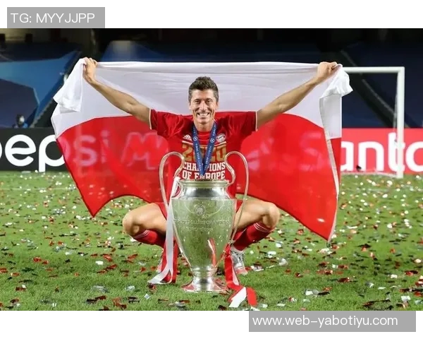 莱万37岁身价降至千万级别仍紧随梅罗本季12轮贡献8球2助攻表现不俗